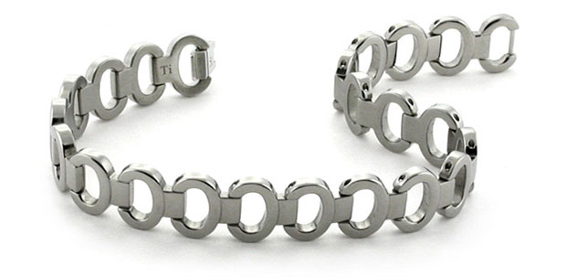 Women's titanium bracelet 